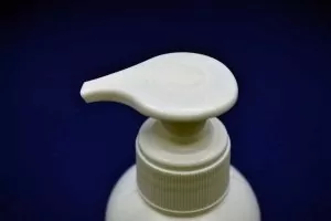 Дозатор для жидкого мыла 28/410 белого цвета